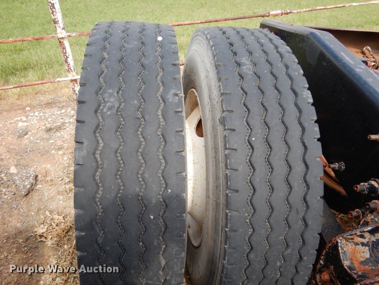 image for item DM6276 2010 Mack CHU613  semi truck