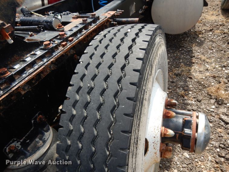 image for item DM6276 2010 Mack CHU613  semi truck