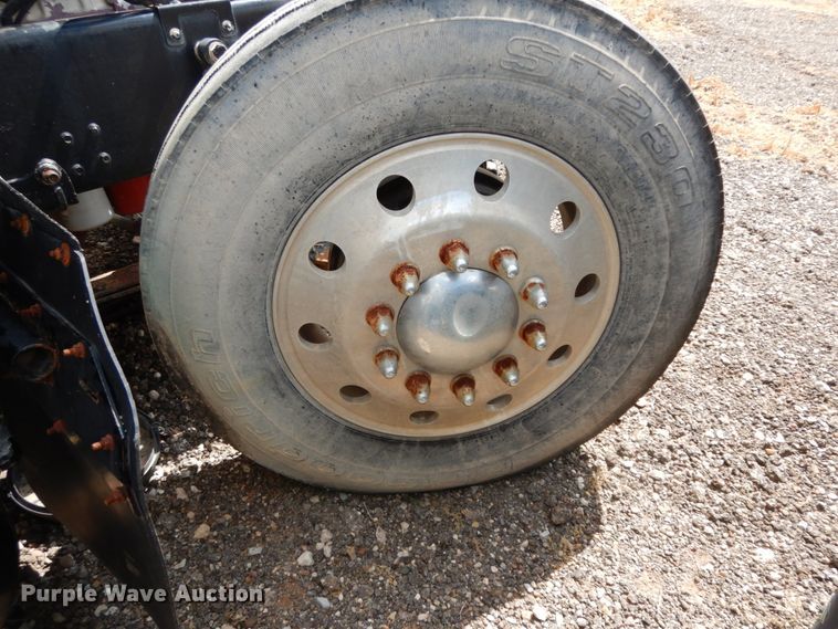 image for item DM6276 2010 Mack CHU613  semi truck