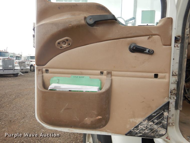 image for item DM6277 2007 Mack CV713  roll-off container truck