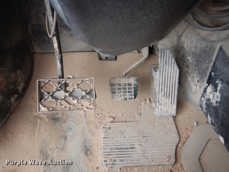 image for item DM6277 2007 Mack CV713  roll-off container truck