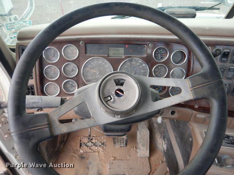 image for item DM6277 2007 Mack CV713  roll-off container truck