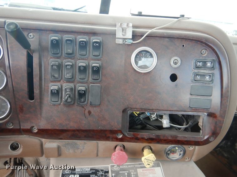 image for item DM6277 2007 Mack CV713  roll-off container truck