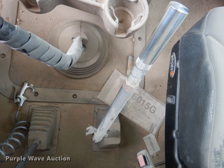 image for item DM6277 2007 Mack CV713  roll-off container truck