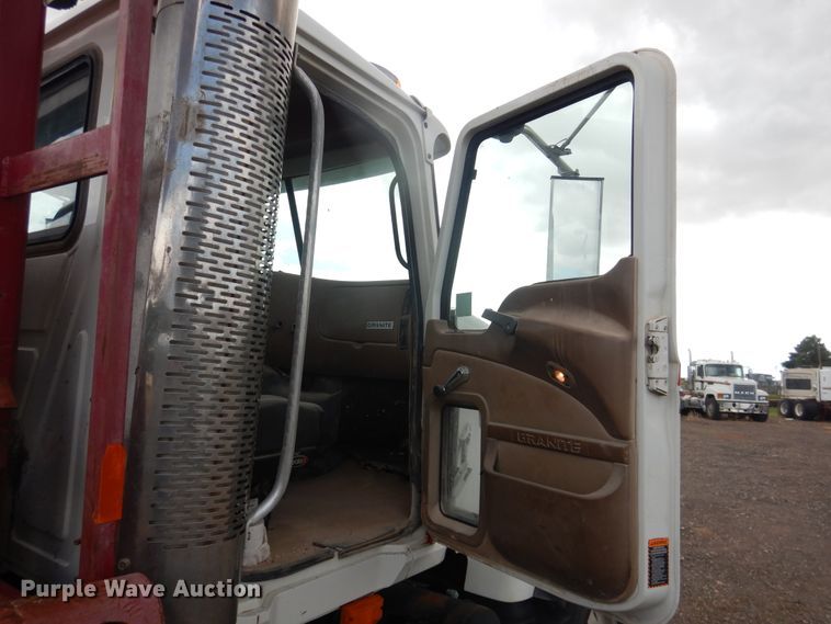 image for item DM6277 2007 Mack CV713  roll-off container truck