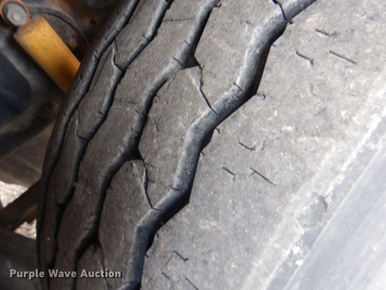 image for item DM6277 2007 Mack CV713  roll-off container truck