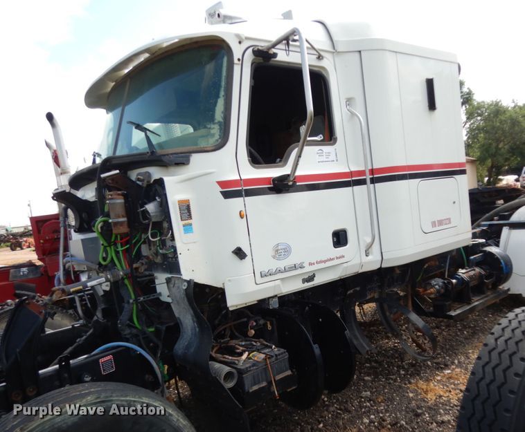 image for item DM6278 2013 Mack CHU613  semi truck