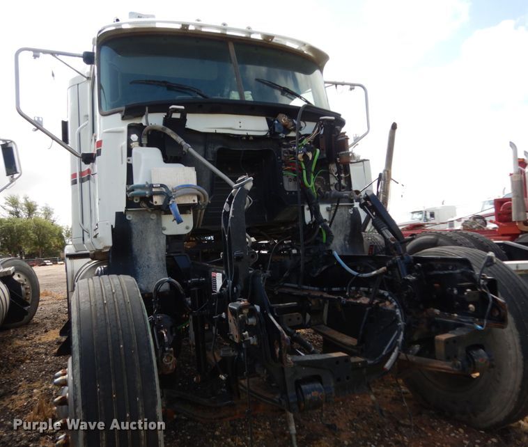 image for item DM6278 2013 Mack CHU613  semi truck