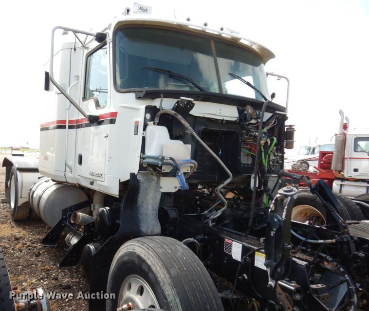 image for item DM6278 2013 Mack CHU613  semi truck