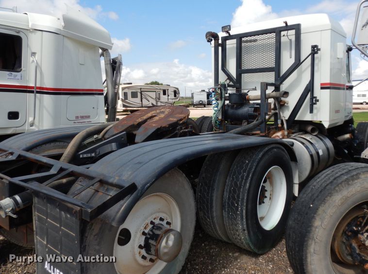 image for item DM6278 2013 Mack CHU613  semi truck