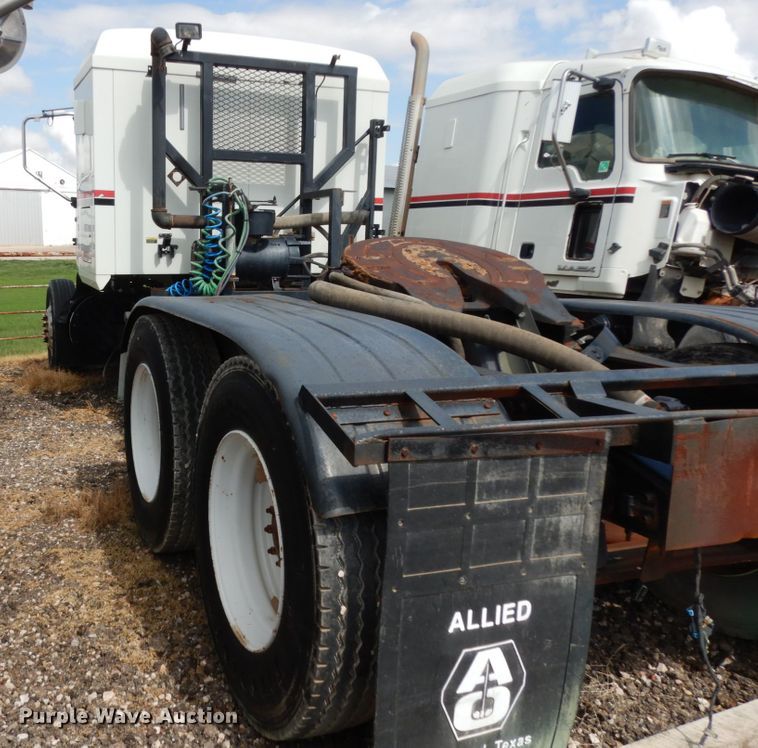 image for item DM6278 2013 Mack CHU613  semi truck