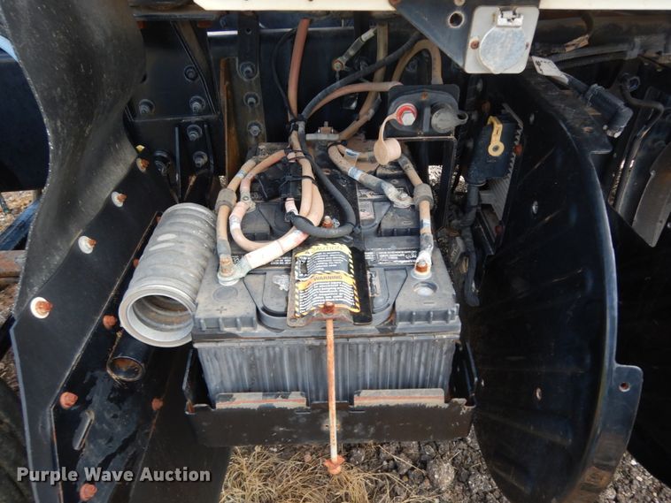 image for item DM6278 2013 Mack CHU613  semi truck