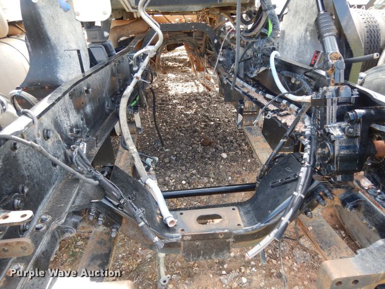 image for item DM6278 2013 Mack CHU613  semi truck