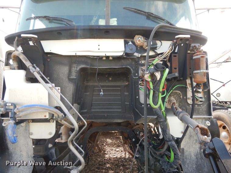 image for item DM6278 2013 Mack CHU613  semi truck