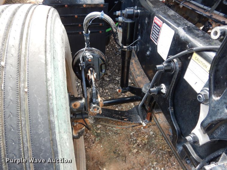 image for item DM6278 2013 Mack CHU613  semi truck