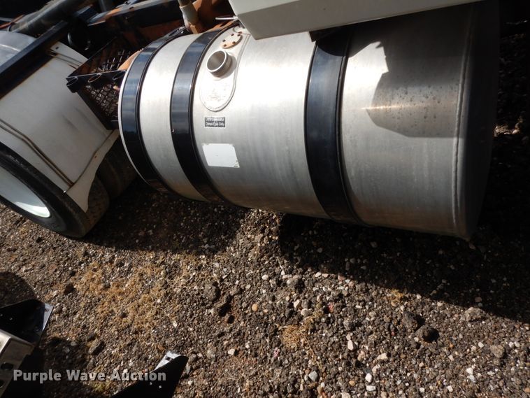 image for item DM6278 2013 Mack CHU613  semi truck