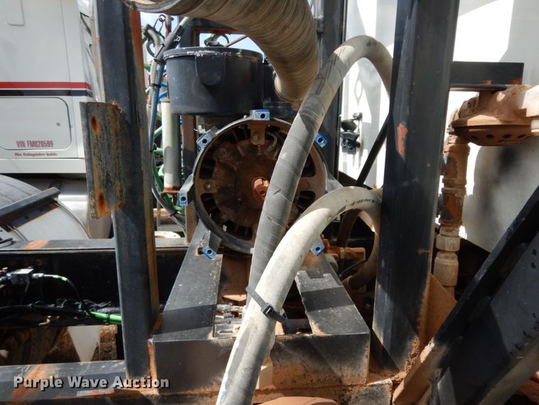 image for item DM6278 2013 Mack CHU613  semi truck