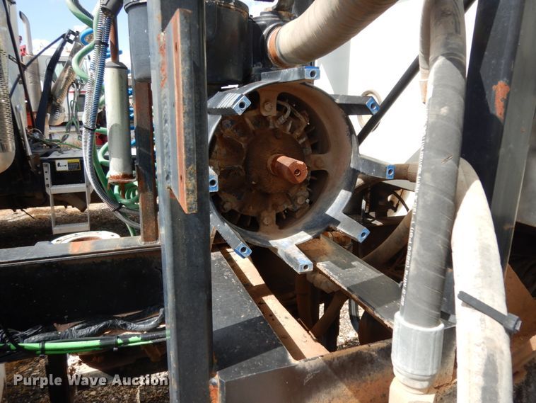 image for item DM6278 2013 Mack CHU613  semi truck