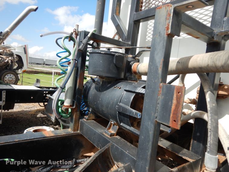 image for item DM6278 2013 Mack CHU613  semi truck