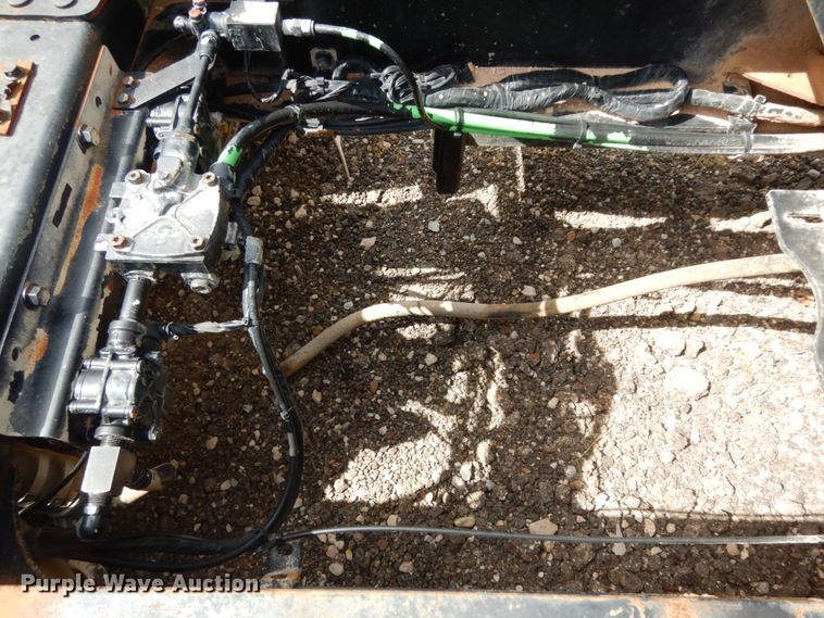 image for item DM6278 2013 Mack CHU613  semi truck