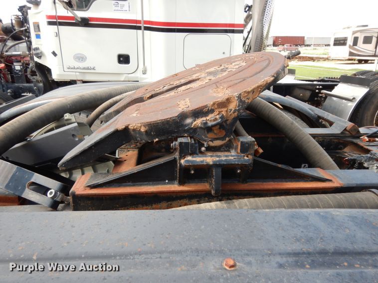 image for item DM6278 2013 Mack CHU613  semi truck