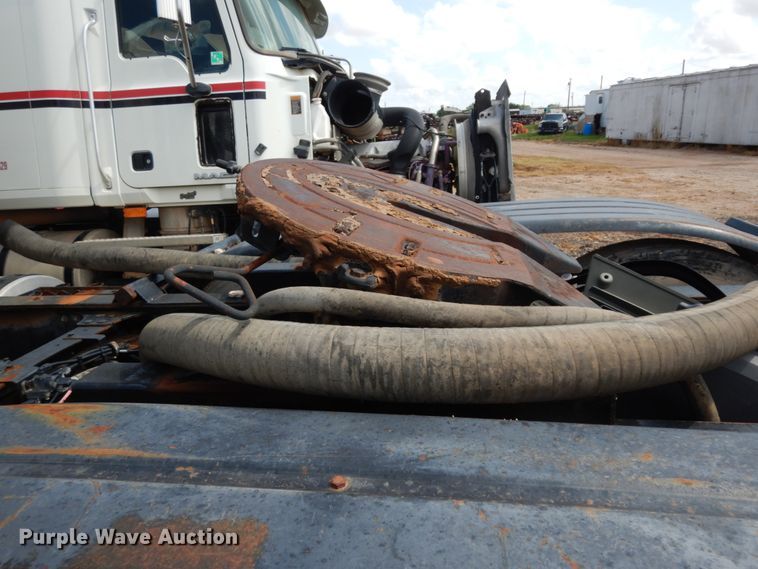 image for item DM6278 2013 Mack CHU613  semi truck