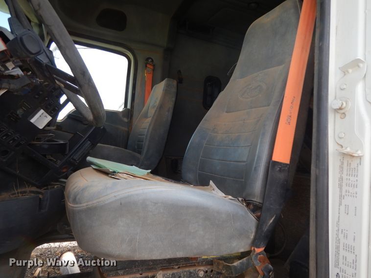 image for item DM6278 2013 Mack CHU613  semi truck