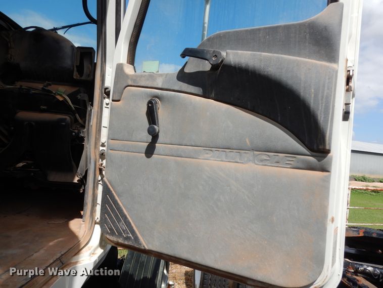 image for item DM6278 2013 Mack CHU613  semi truck