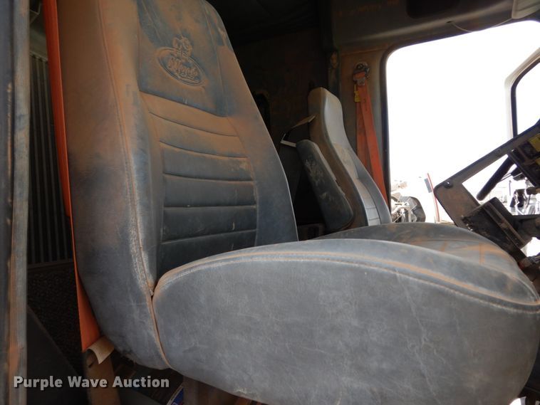 image for item DM6278 2013 Mack CHU613  semi truck