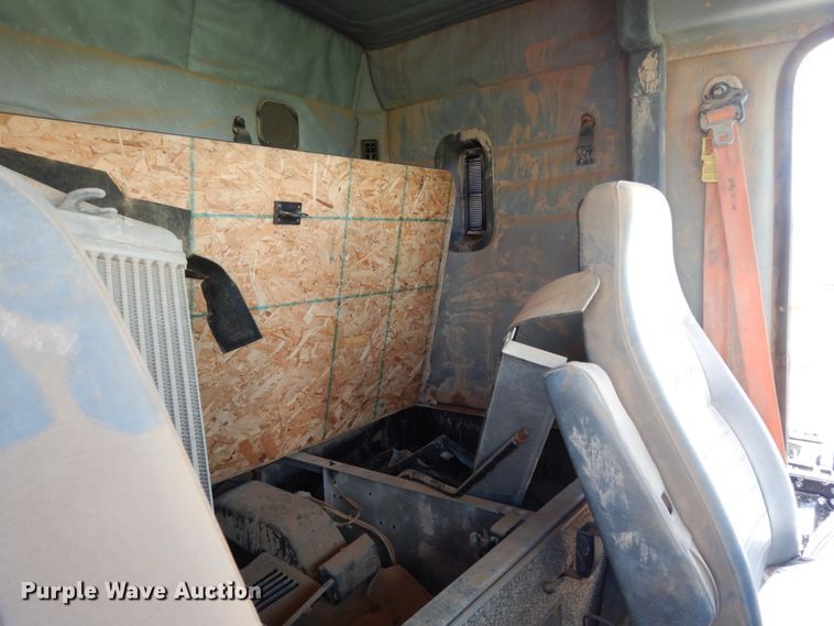 image for item DM6278 2013 Mack CHU613  semi truck