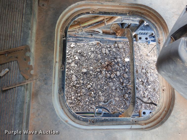 image for item DM6278 2013 Mack CHU613  semi truck