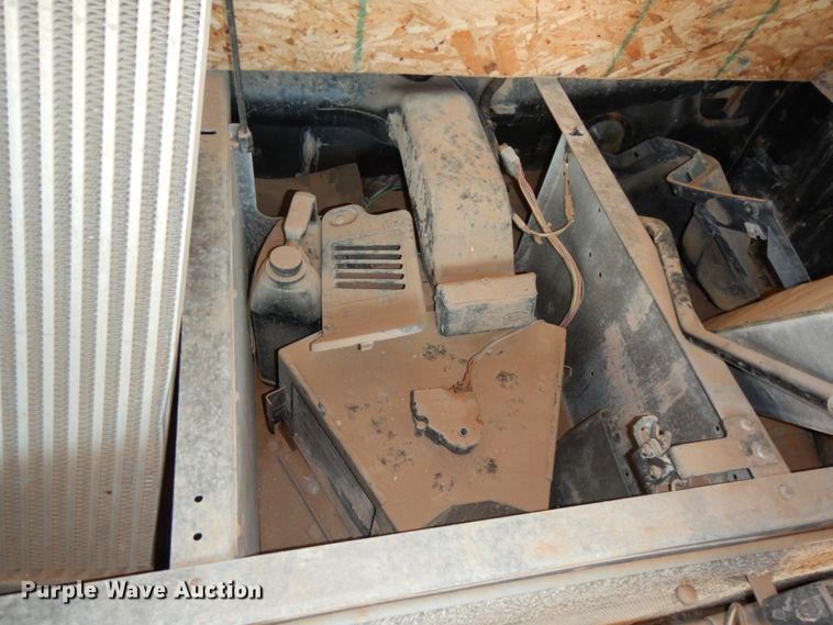 image for item DM6278 2013 Mack CHU613  semi truck