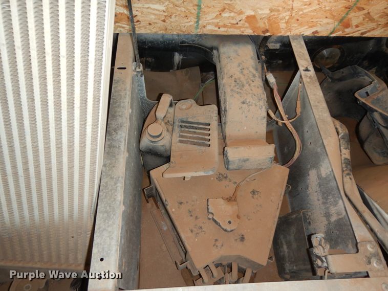 image for item DM6278 2013 Mack CHU613  semi truck