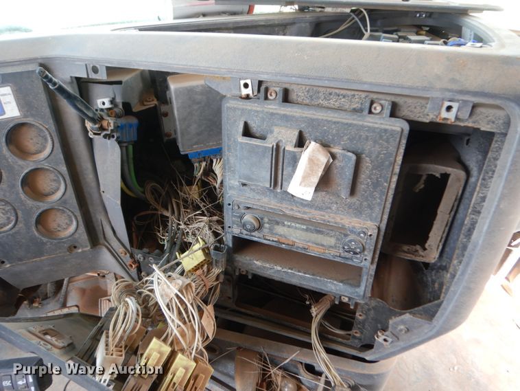 image for item DM6278 2013 Mack CHU613  semi truck