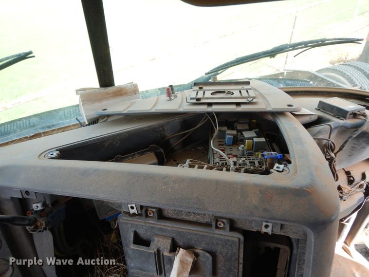 image for item DM6278 2013 Mack CHU613  semi truck