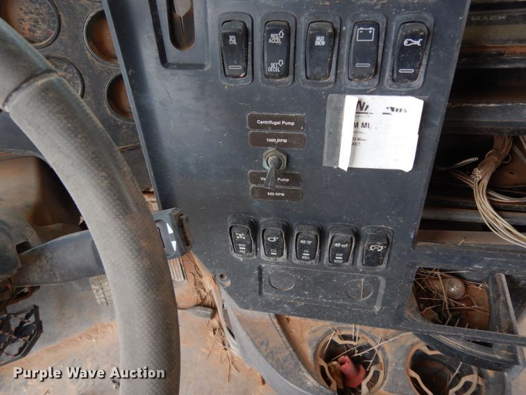 image for item DM6278 2013 Mack CHU613  semi truck