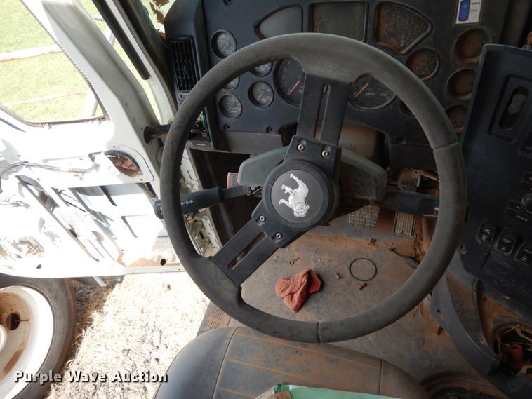 image for item DM6278 2013 Mack CHU613  semi truck