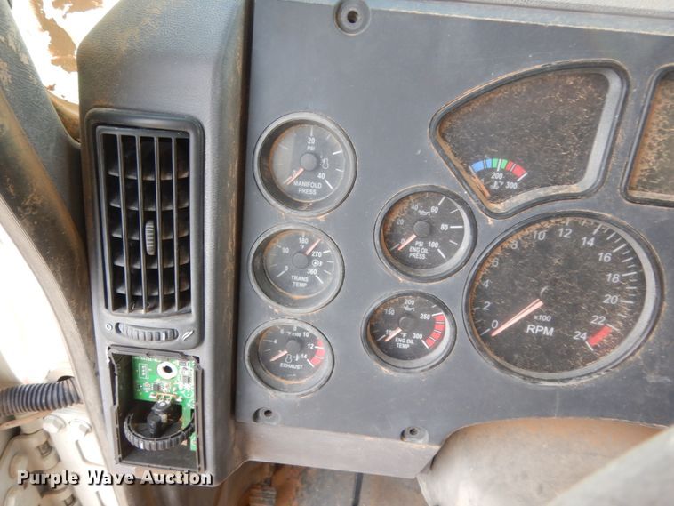 image for item DM6278 2013 Mack CHU613  semi truck