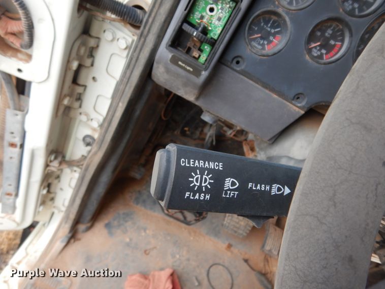 image for item DM6278 2013 Mack CHU613  semi truck