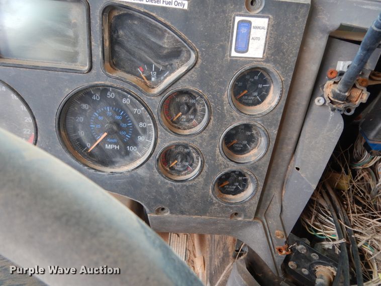 image for item DM6278 2013 Mack CHU613  semi truck