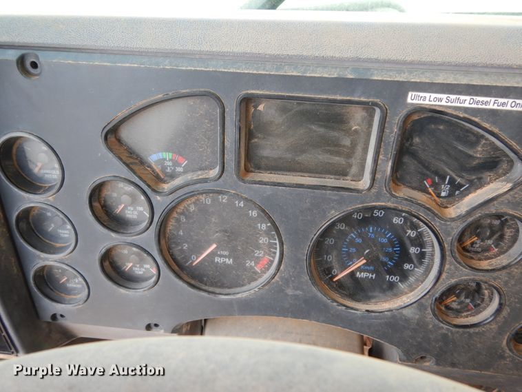 image for item DM6278 2013 Mack CHU613  semi truck