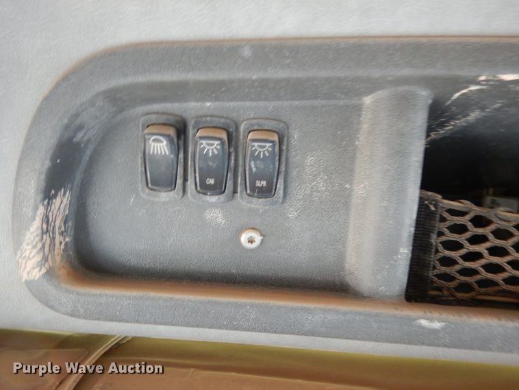 image for item DM6278 2013 Mack CHU613  semi truck