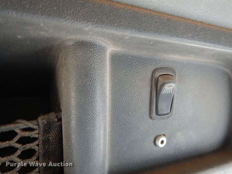 image for item DM6278 2013 Mack CHU613  semi truck