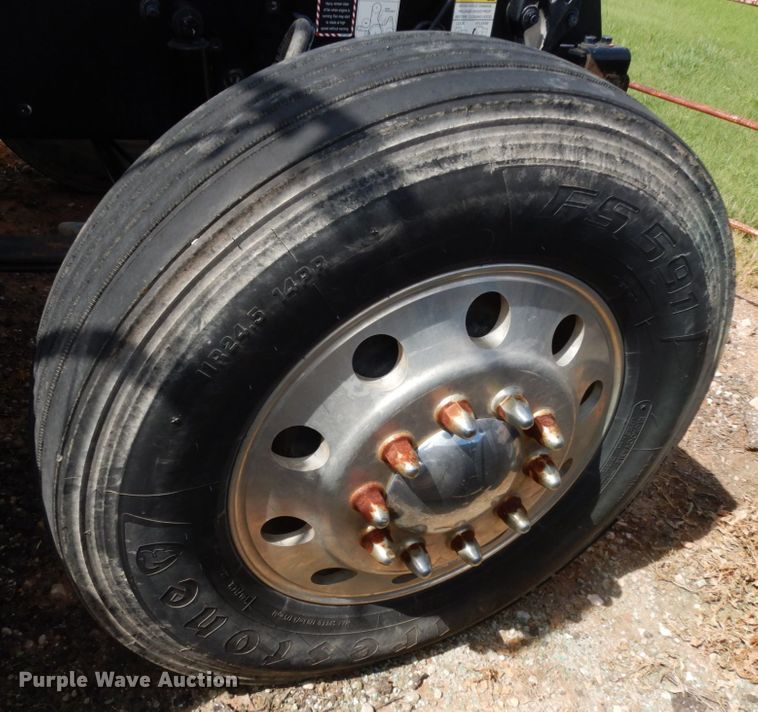 image for item DM6278 2013 Mack CHU613  semi truck