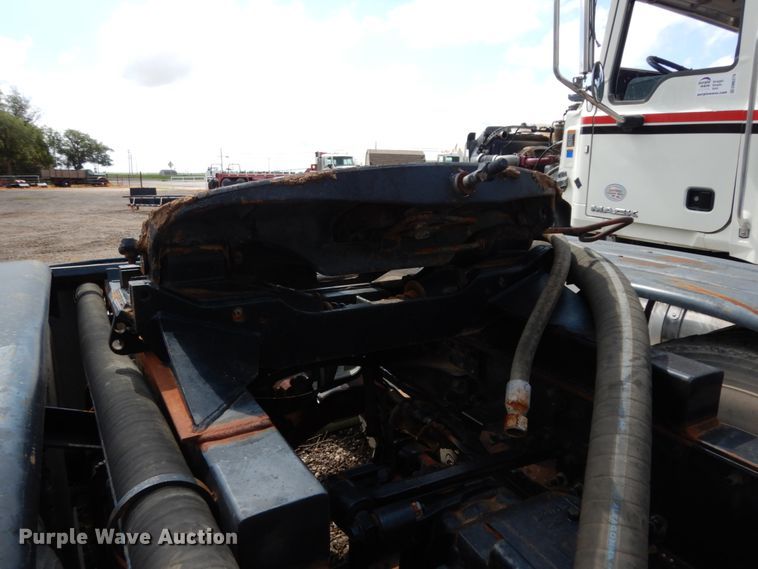 image for item DM6278 2013 Mack CHU613  semi truck