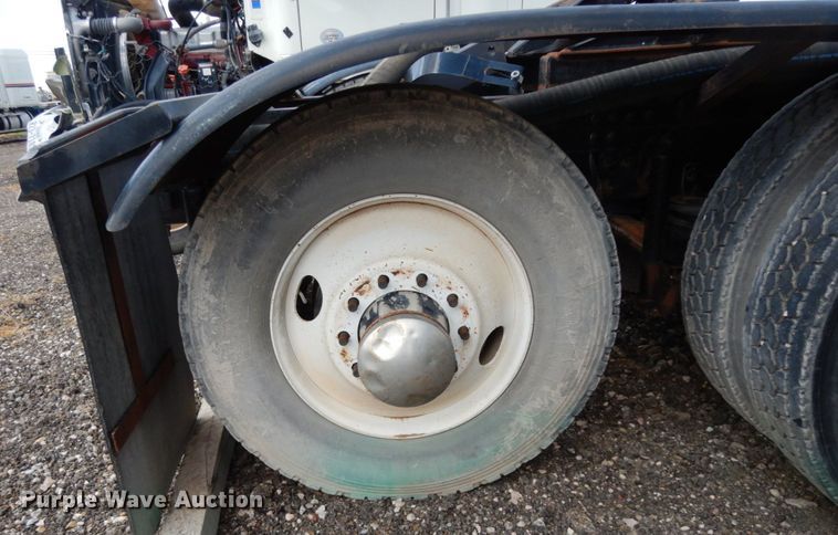 image for item DM6278 2013 Mack CHU613  semi truck