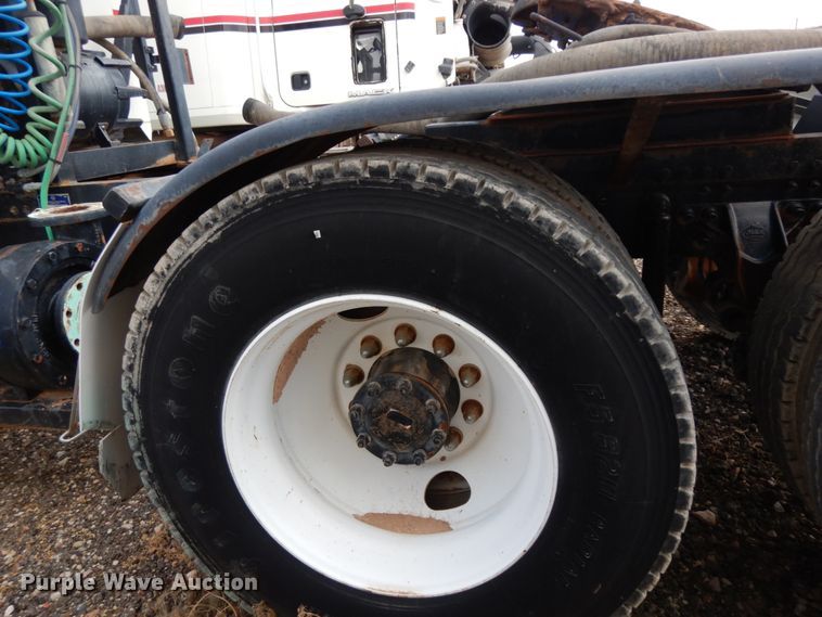 image for item DM6278 2013 Mack CHU613  semi truck