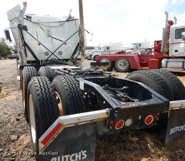 image for item DM6279 2015 Mack CHU613  semi truck