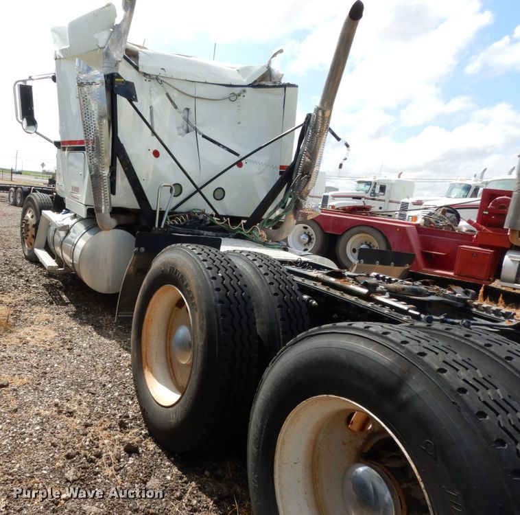 image for item DM6279 2015 Mack CHU613  semi truck