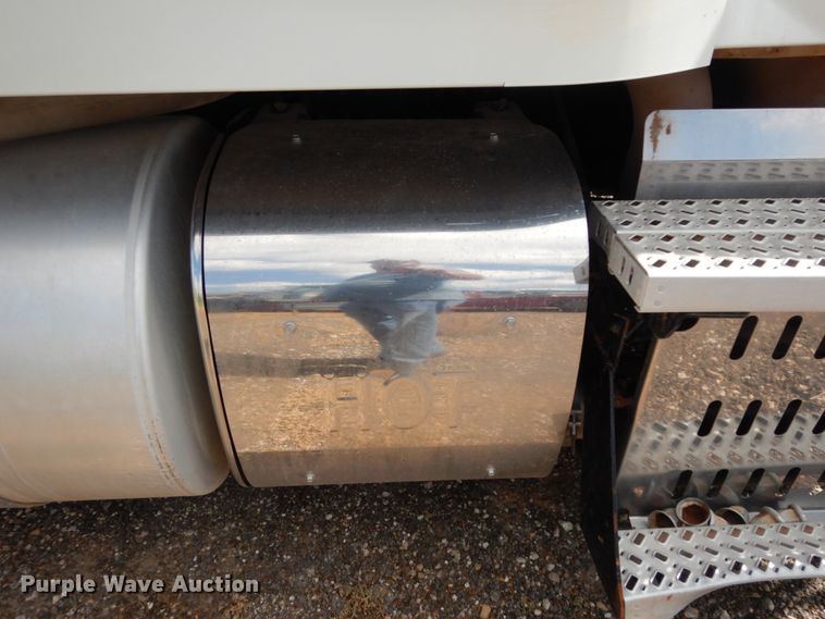 image for item DM6279 2015 Mack CHU613  semi truck